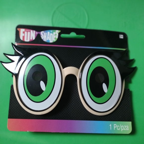 Character Sunglasses - Picture 13 of 16